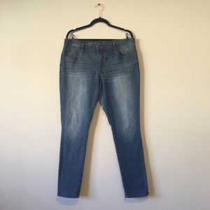 A V A & V I V S K I N N Y  J E A N S